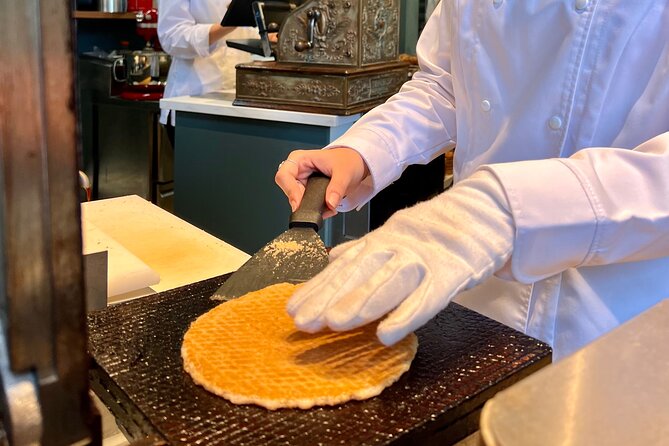 10 Tastes of Amsterdam: Food Tour by UNESCO Canals and Jordaan - Herring Stall Jonk: the Dutch classic with a hard time window