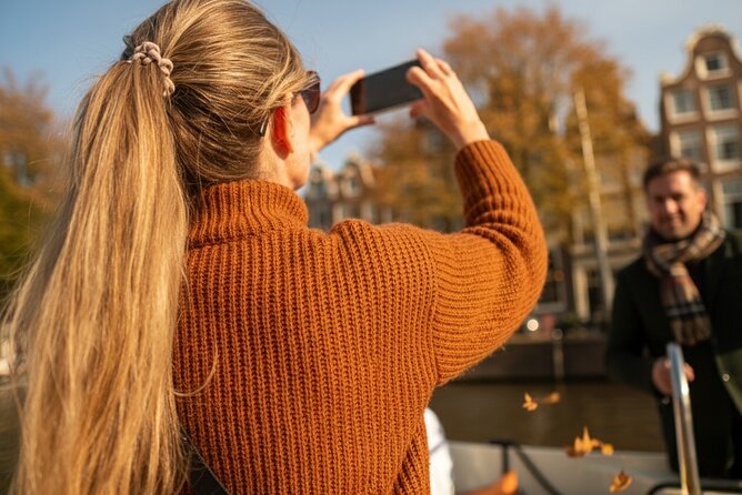 Amsterdam 1-Hour Canal Cruise With Live Guide - Houseboats and Real Living: The Prinsengracht Houseboat Museum Pass-By