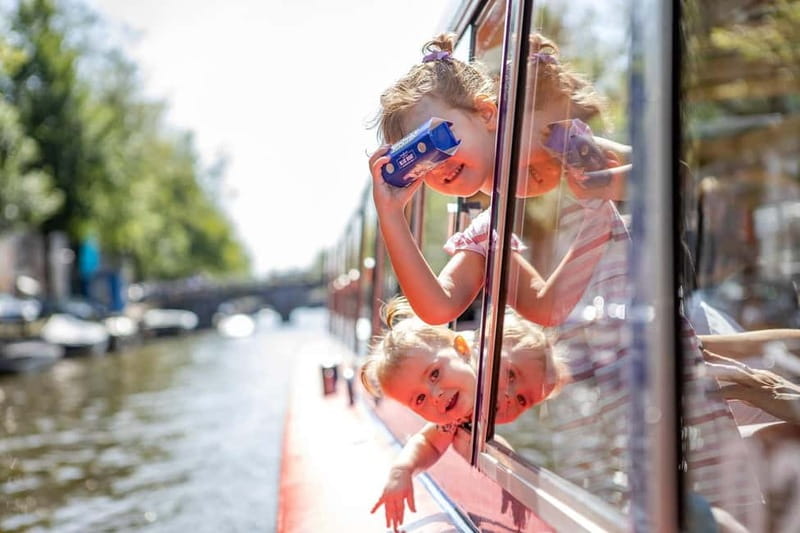 Amsterdam: 75 Minute City Canal Cruise with Audio Guide - Snacks, comfort, and what to expect onboard