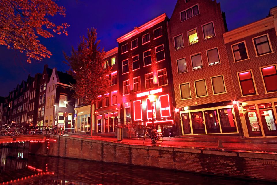 Amsterdam: After Dark Red Light District Tour - Oude Kerk: The Oldest Building Sets the Historical Frame
