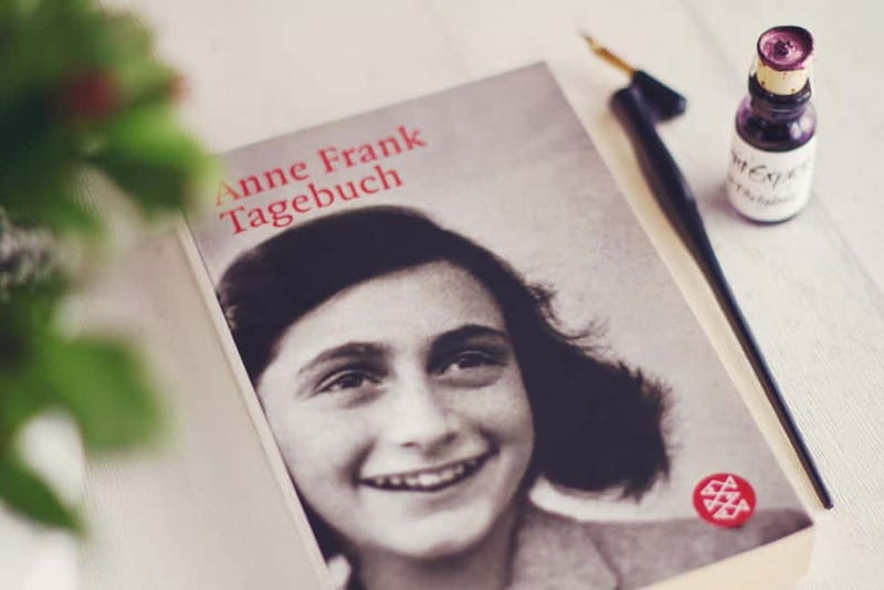 Amsterdam: Anne Frank Walking Tour - Guided in EN/DE/IT/ES - Entering Amsterdam’s Jewish Quarter With a Clear Emotional Map