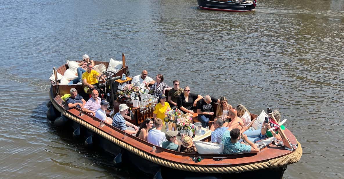 Amsterdam: Boat Tour with Optional Unlimited Drinks - The route: how the stops build a quick map of Amsterdam at night