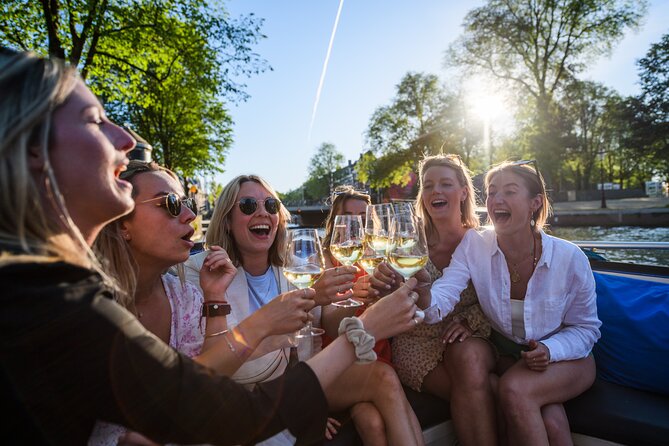 Amsterdam: Canal Booze Cruise with Unlimited Drinks Option - De Wallen: what the 10-minute stop adds (and what to watch for)