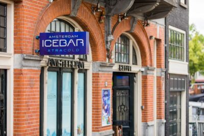 Amsterdam: Canal Cruise and Entrance to Xtracold Icebar - What you’ll see from the water: merchant houses, houseboats, and the Golden Age vibe