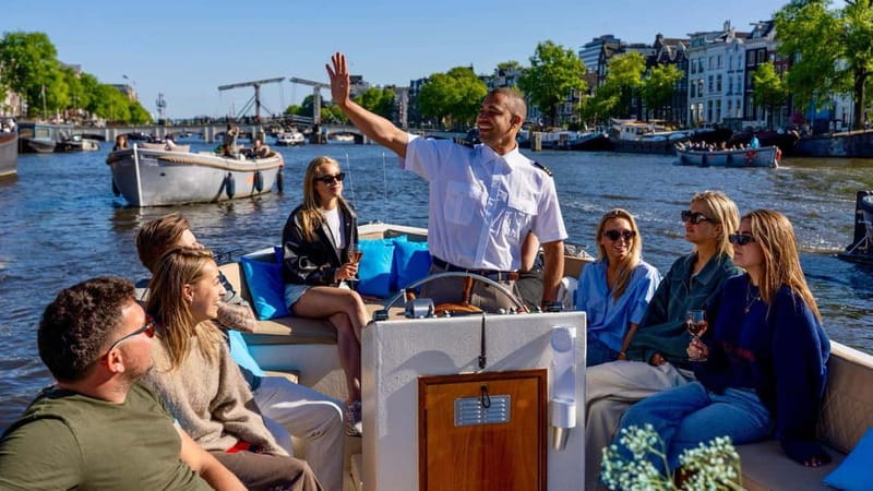 Amsterdam: Canal Cruise in Open Boat with Drink Option - Why an open-boat canal cruise gives better Amsterdam photos