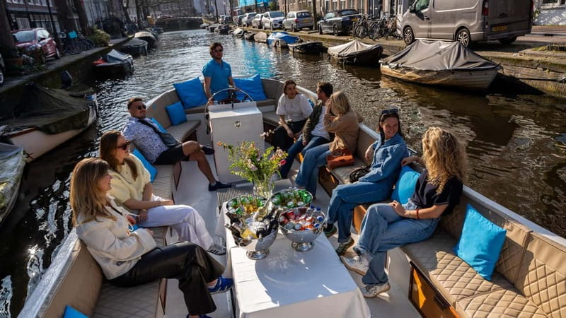 Amsterdam: Canal Cruise in Open Boat with Drink Option - Price and value: does $22 for an electric canal cruise make sense?