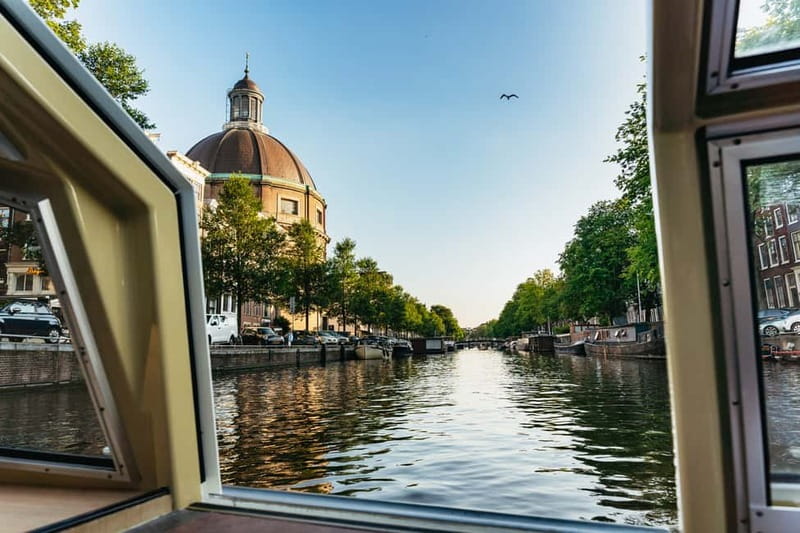 Amsterdam: City Centre Canal Cruise & Free Flower Cocktail - Golden Age warehouses and boatyards: seeing trade-era Amsterdam in 60–75 minutes