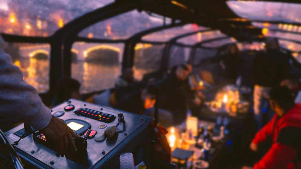 Amsterdam: Covered Canal Booze Cruise with Unlimited Drinks - Cost and value: what $18 really covers on the water