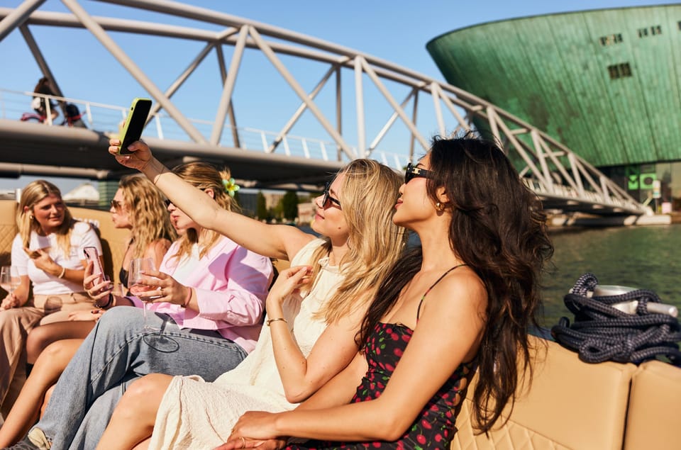 Amsterdam: Cozy Evening Canal Cruise With Open Bar Option - Key things I’d plan around before you go