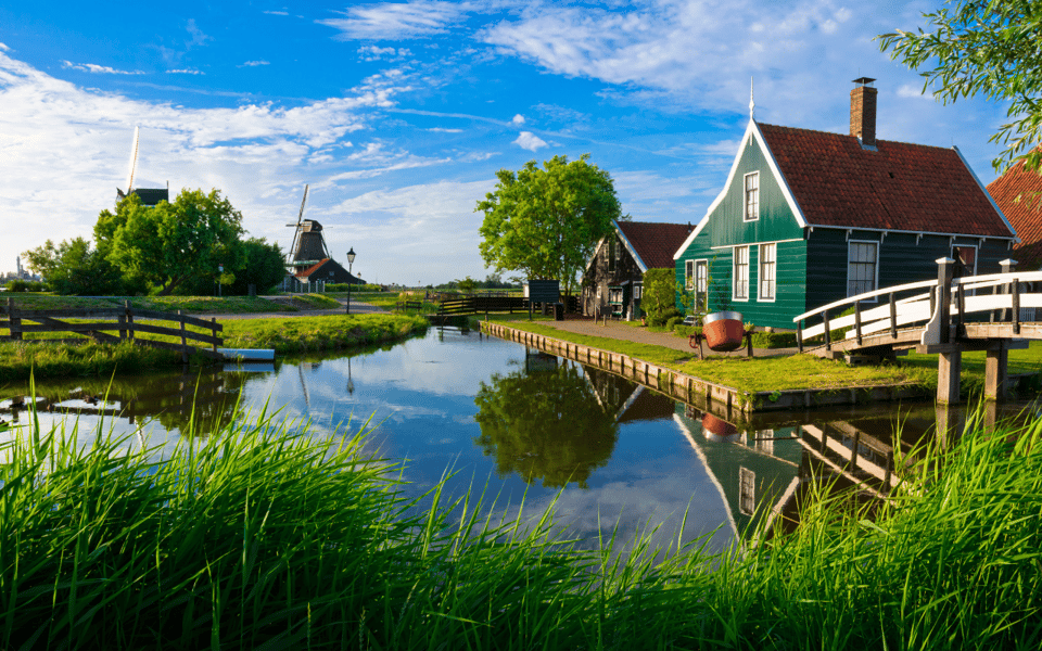 Amsterdam: Day Tour Keukenhof and Zaanse Schans Windmills - Cheese-Making and Clogs: The Dutch Craft Stops That Feel Worth It