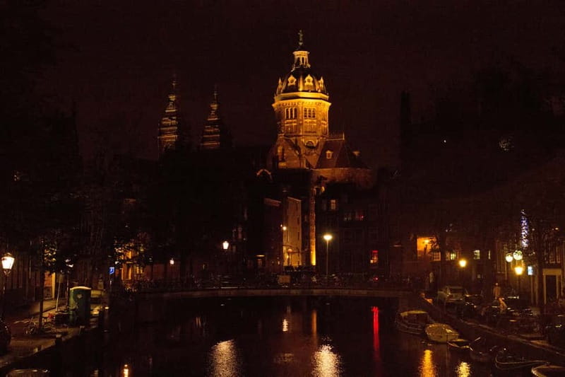 Amsterdam: Evening Cocktail Cruise along the canals - Drinks and snacks: the value is in the mix, not just the price