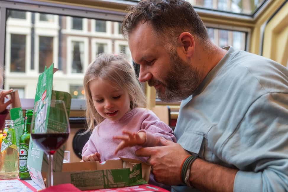 Amsterdam: Evening Pizza Cruise Along the Canals - The food plan: New York-style pizza served hot, not afterthought