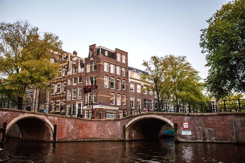 Amsterdam: Evening Pizza Cruise Along the Canals - Comfort details you’ll be glad you checked