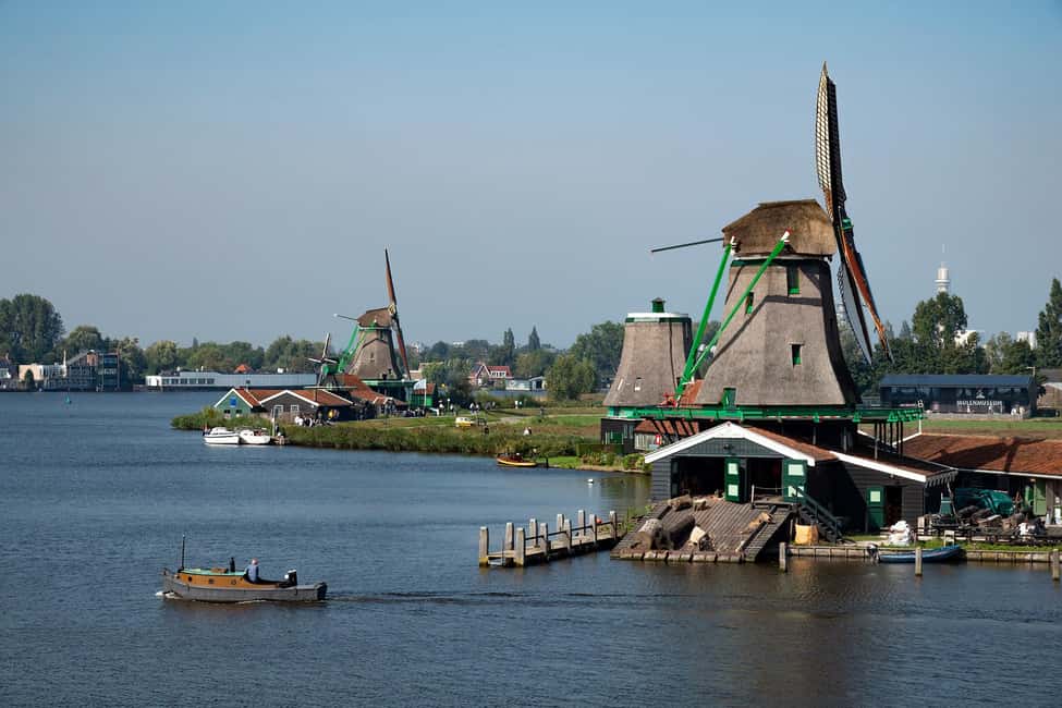 Amsterdam: Explore Zaanse Schans: Half-Day Luxury Coach Trip - The coach ride: “luxury” in practice