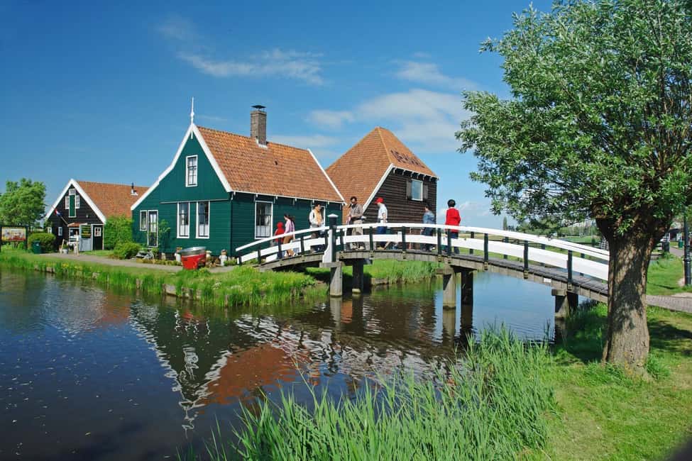 Amsterdam: Explore Zaanse Schans: Half-Day Luxury Coach Trip - What “self-guided with an app” means once you arrive