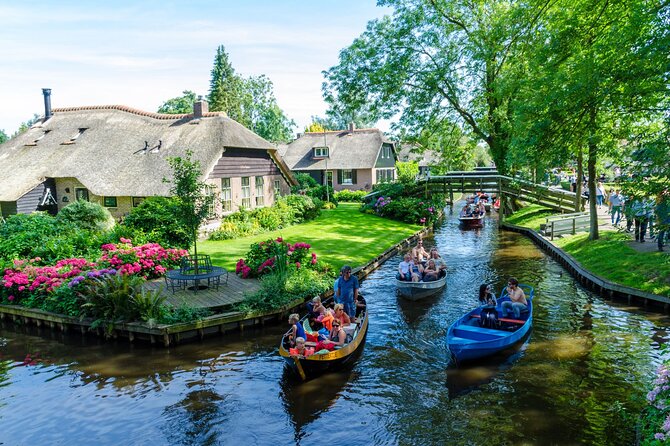 Amsterdam: Giethoorn Tour Scenic Cruise, Cheese & Free Time - Finding the Overhoeksplein departure and getting comfortable at This is Holland