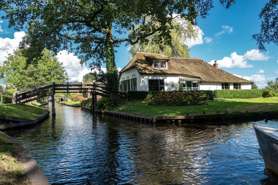 Amsterdam: Giethoorn Tour Scenic Cruise, Cheese & Free Time - Three hours of free time in Giethoorn: walk it like you mean it