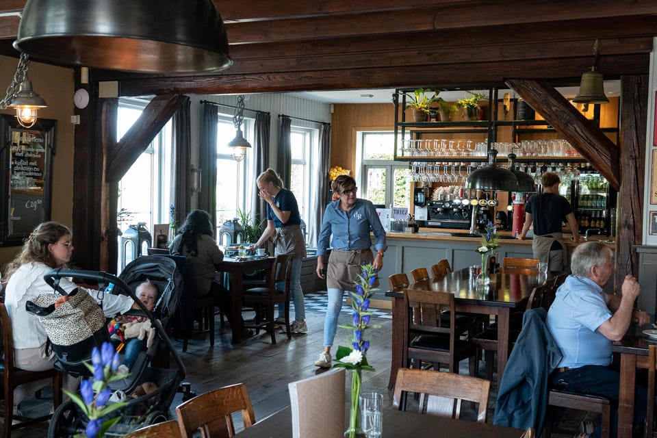 Amsterdam: Giethoorn Tour Scenic Cruise, Cheese & Free Time - De Rietstulp lunch discount: good option, but plan your timing