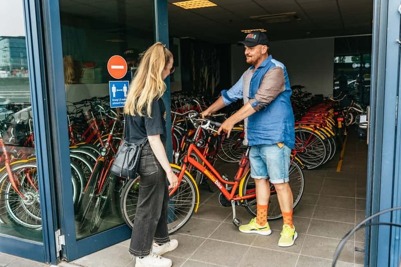 Amsterdam: Guided Bike Tour City Centre in EN/DE/FR/ES - Het Scheepvaartmuseum and the Salt Harbour ship replica