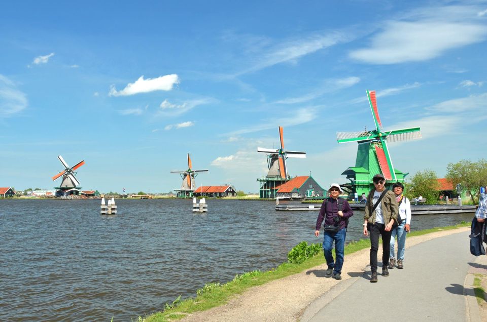 Amsterdam: Guided Zaanse Schans, Windmills & Cheese Tour - Getting to the tour: Amsterdam Central to Stationsplein 4