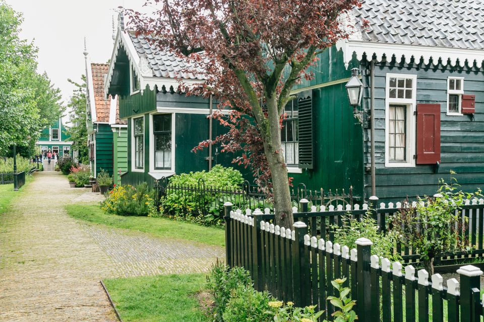 Amsterdam: Guided Zaanse Schans, Windmills & Cheese Tour - The bus ride that sets the stage (and saves you time)