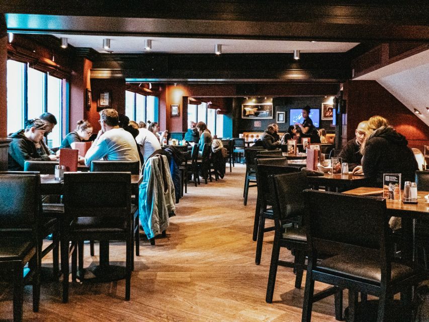 Amsterdam: Hard Rock Cafe Experience - The Legendary Smash Burger (and When You Should Order the Vegetarian Option)