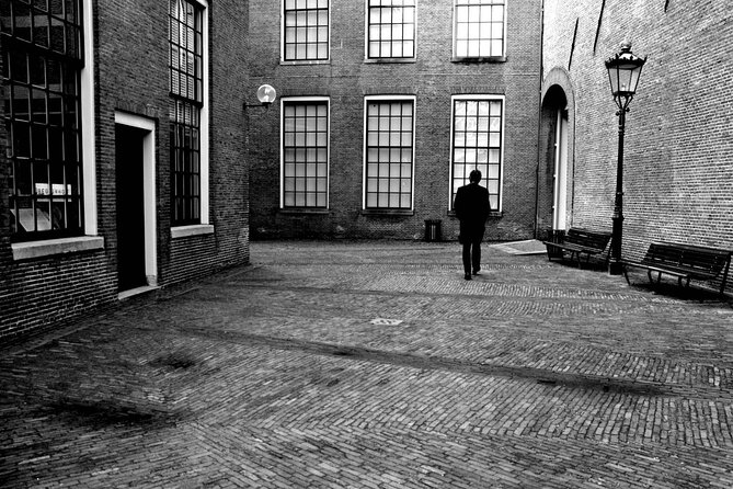 Amsterdam: Haunted History and Ghost Walking Tour - Key moments worth circling on your map