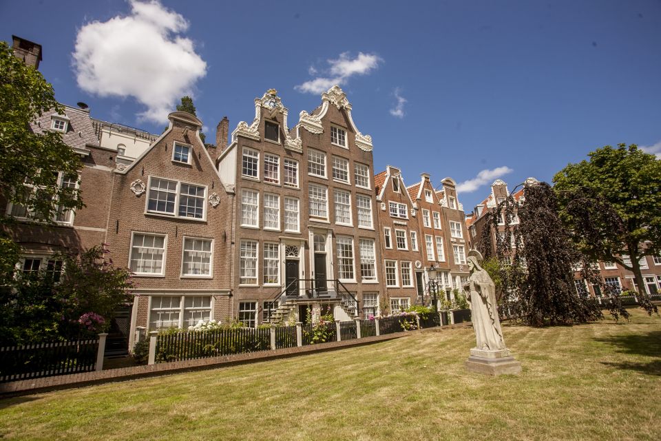 Amsterdam: Hidden Gems & Highlights Guided Bike Tour - Vondelpark by bike: a green pause that still feels like Amsterdam