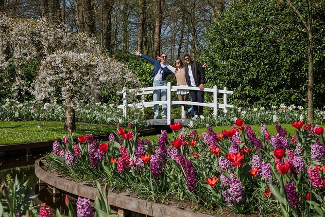 Amsterdam: Keukenhof, Zaanse Schans & Volendam Tour - Meet at De Ruijterkade, then settle in on a coach