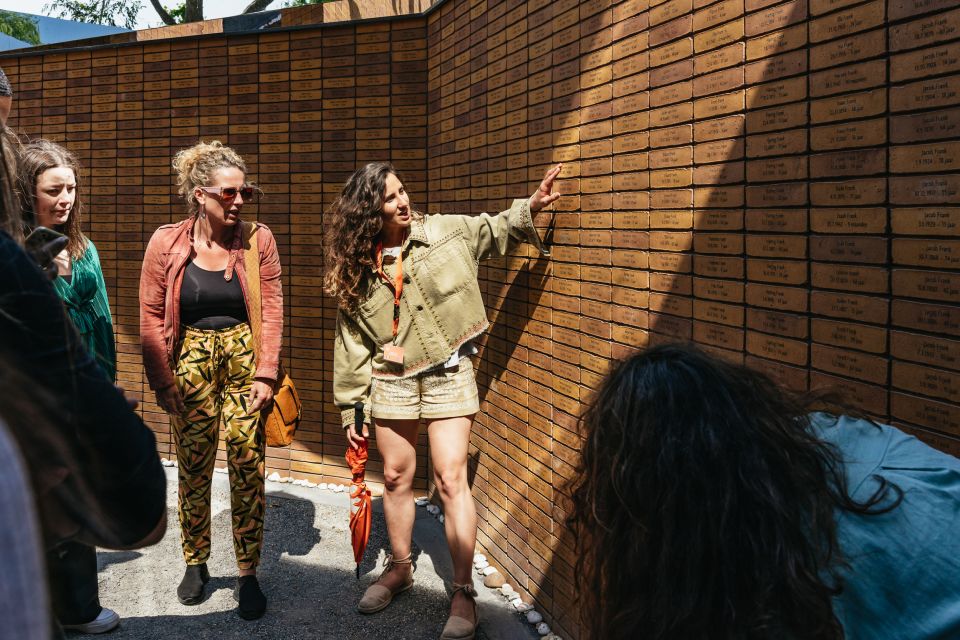 Amsterdam: Life of Anne Frank and World War II Walking Tour - Small Group vs Private: Pace, Language, and How You’ll Feel While Walking