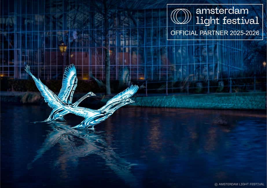 Amsterdam Light Festival Live Commentary & Optional Drinks - The boat experience: warm, covered, and built for winter viewing