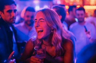Amsterdam: Ludwig's Red Light Pub Crawl with VIP Club Entry - What the $32 ticket includes (and what can cost extra)