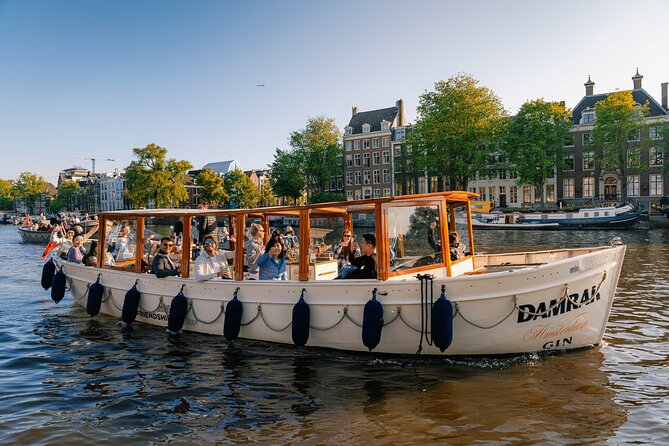 Amsterdam: Luxury Boat Cruise Unlimited Cocktails, Beers & Wines - Live Fun Facts: How the Crew Keeps It Moving