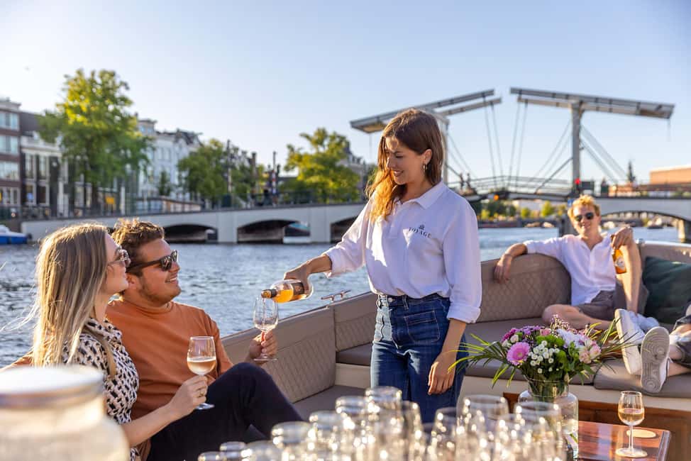 Amsterdam: Luxury Canal Cruise with Optional Snacks & Drinks - Finding d’Vijff Vlieghen: the easiest way to start your canal time