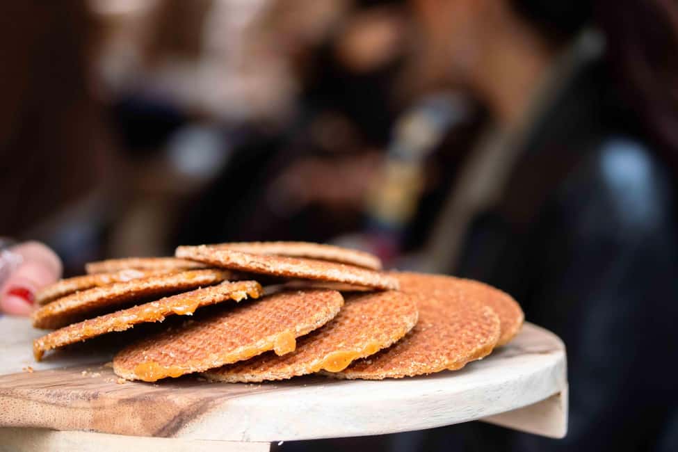 Amsterdam: Luxury Cruise Unlimited Cocktails & Snacks Option - FAQ