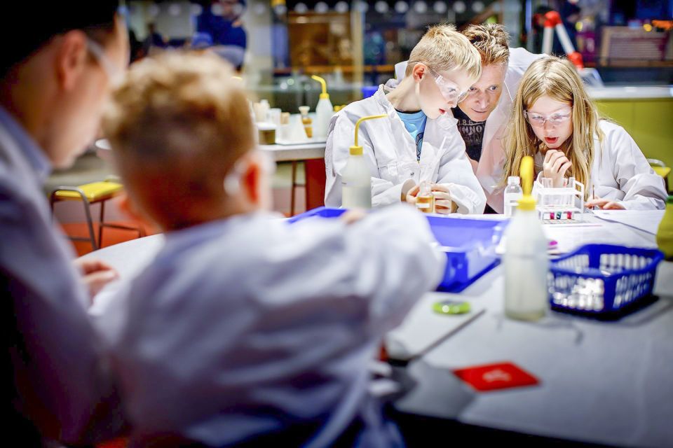 Amsterdam: NEMO Science Museum Ticket - Workshops, Videos, Experiments, and Demonstrations: A Full Sensory Day