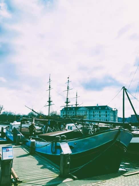 Amsterdam: Off the Beaten Path Bike Tour in French - Should you book this Amsterdam off-the-beaten-path bike tour?