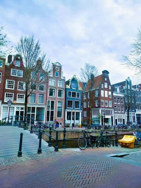 Amsterdam: Off the Beaten Path Bike Tour in French - The Anne Frank and Jewish Quarter portion: why it’s handled as part of the ride