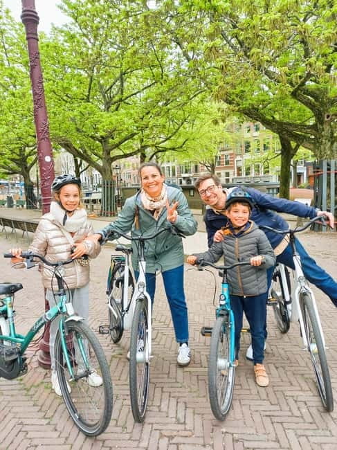 Amsterdam: Off the Beaten Path Bike Tour in French - Samy’s guidance style in practice