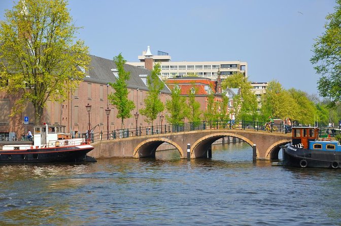 Amsterdam Open Boat Cruise with Live Guide and Two Drinks - Key points before you go