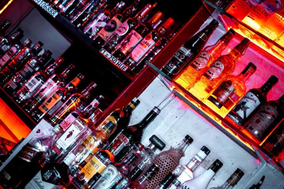 Amsterdam: Original Pub Crawl Party with VIP Entrance - The Start: The Waterhole and Switching into Night Mode