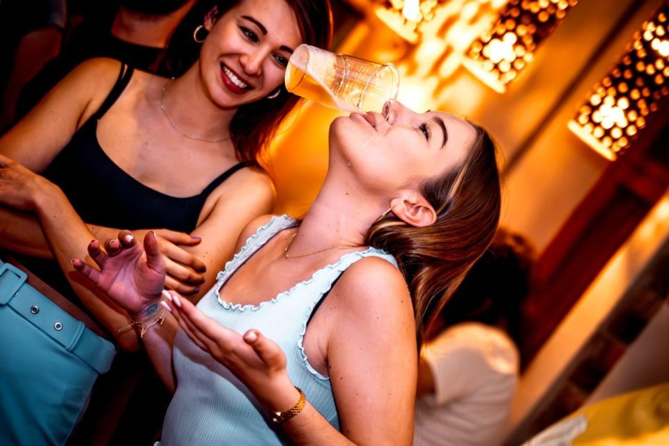 Amsterdam: Original Pub Crawl Party with VIP Entrance - Drink Specials, Free Shots, and Staying in Budget