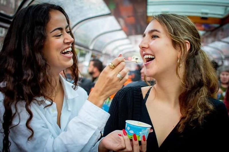 Amsterdam: Pizza Cruise with New York Pizza & Drinks - The 30-Minute Canal Cruise: Sights, Stories, and the Best Part of the Schedule