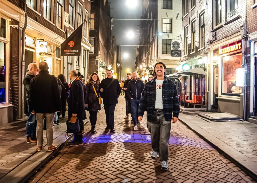 Amsterdam Red Light District & Coffee Shop Tour - Meeting the guide: the difference between facts and a real walk