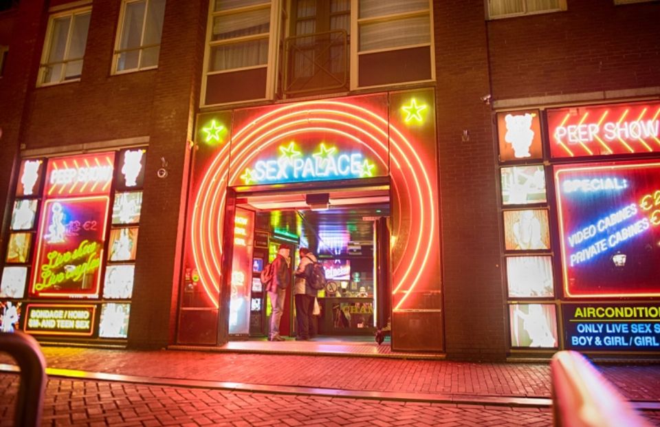 Amsterdam: Red Light District Exclusive Night Tour - Oude Kerk and the Old Town frame of the story