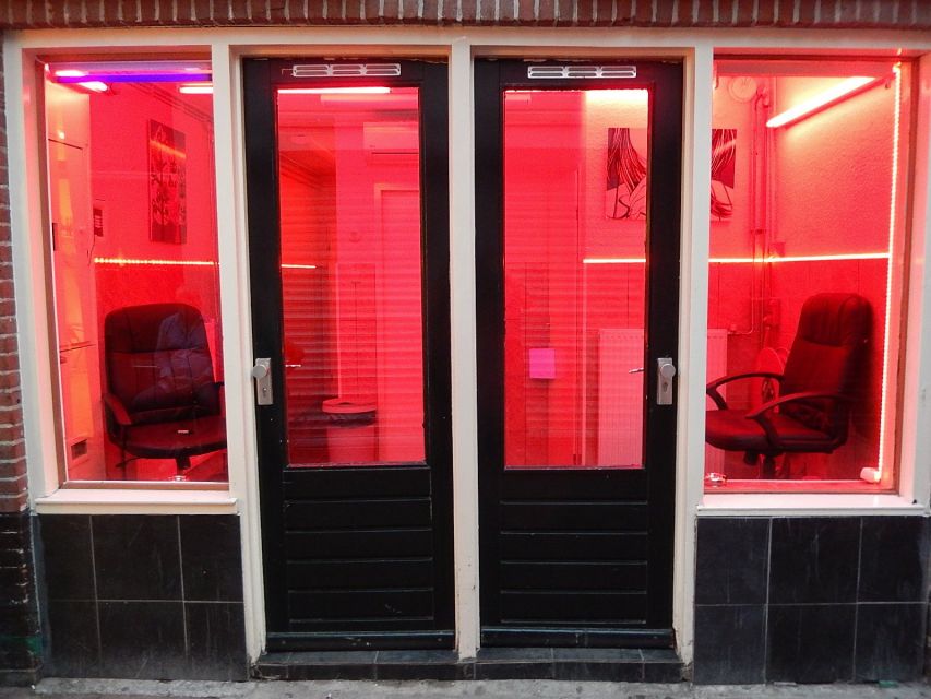 Amsterdam: Red Light District Exclusive Night Tour - Coffee shop culture and the “first” landmark you’ll hear about