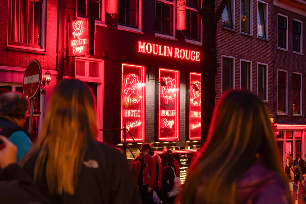 Amsterdam: Red Light District Tour in German/English/Italian - Entering the Red Light District with rules that make sense