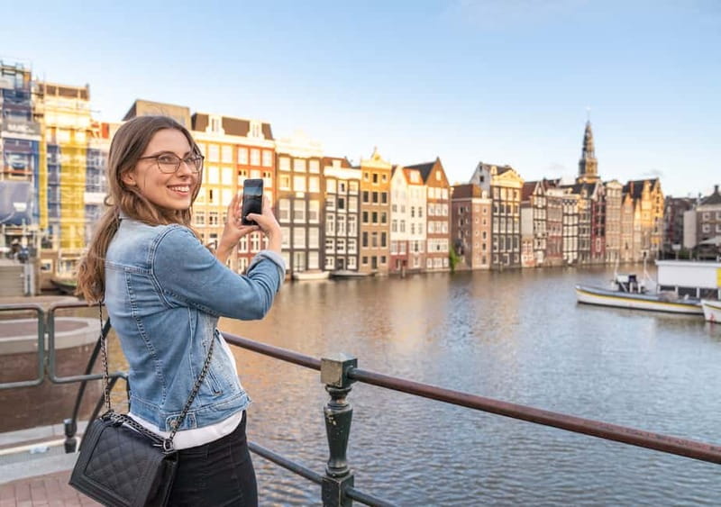 Amsterdam: Red Light District Tour in German/English/Italian - The core walk: how negotiations, income, and security work