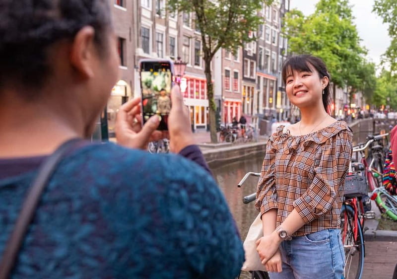 Amsterdam: Red Light District Tour in German/English/Italian - Chinatown and the city’s contradictions: why this tour adds a second theme