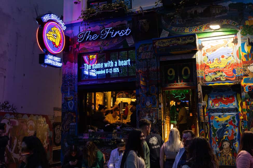 Amsterdam: Red Light District Tour in German/English/Italian - Price and time: is $28 a good deal?